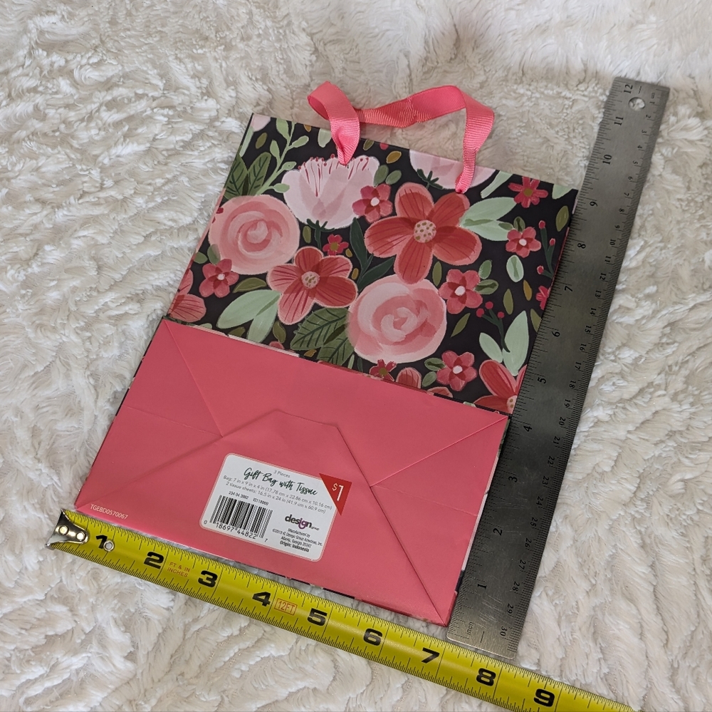 ❤ Birthday Gift Bags | Celebration Party Gift | Paper Gift Bag | Hallmark - Picture 12 of 16